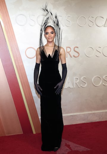 Yasmin Finney posa en la alfombra roja del Dolby Theatre.