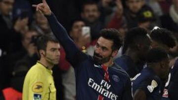 Lavezzi celebra su gol. 