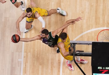 El Unicaja sufre para vencer a un enorme Gran Canaria
