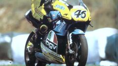 En 1996 el italiano debuta en el mundial con Aprilia-AGV en 125cc. Obtendría ese mismo año su primera victoria en Brno, en el Gran Premio de la República Checa (en la imagen), terminando noveno la temporada con 111 puntos.