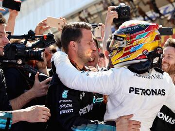 MONTMELO, SPAIN - MAY 14:  Race winner Lewis Hamilton of Great Britain and Mercedes GP celebrates in parc ferme during the Spanish Formula One Grand Prix at Circuit de Catalunya on May 14, 2017 in Montmelo, Spain.  (Photo by Will Taylor-Medhurst/Getty Images)