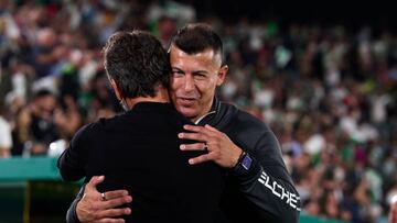 ELCHE, SPAIN - OCTOBER 31: Jorge Almiron, Manager of Elche CF and Quique Sanchez Flores, Manager of Getafe CF greet each prior the LaLiga Santander match between Elche CF and Getafe CF at Estadio Manuel Martinez Valero on October 31, 2022 in Elche, Spain. (Photo by Francisco Macia/Quality Sport Images/Getty Images)