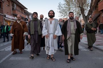 Representación de la Pasión viviente de Jesús, a 6 de abril de 2023, en Morata de Tajuña, Madrid (España). Más de veinte mil visitantes se acercan a Morata de Tajuña cada Jueves Santo para acompañar a Cristo y a sus apóstoles, y para disfrutar de un pueblo que se transforma en Jerusalén del siglo XXI, preparando múltiples actos durante toda la jornada. La Pasión viviente de Morata de Tajuña fue declarada celebración de Interés Turístico Regional en 2001, y este año cumple su 35 aniversario.