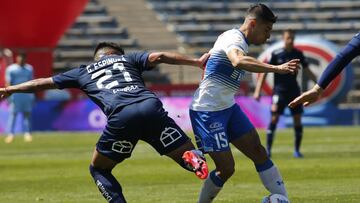 Futbol, Universidad Catlica vs Universidad de Chile.
 Dcimotercera fecha, campeonato nacional 2020.
 El  jugador de Universidad Catolica Gaston Lezcano disputa el balon con Gonzalo Espinoza de Universidad de Chile durante el partido de primera division realizado en el Estadio San Carlos de Apoquindo de Santiago, Chile.
 04/10/2020
 Marcelo Hernandez/Photosport
 
 Football, Universidad Catlica vs Universidad de Chile.
 13th date, 2020 National Championship.
 Universidad Catolica&#039;s player Gaston Lezcano battles for the ball against  Gonzalo Espinoza of Universidad de Chile during the first division football match held at  the San Carlos de Apoquindo stadium in Santiago, Chile.
 04/10/2020
 Marcelo Hernandez/Photosport