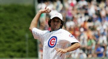 Raúl jugando al béisbol en una visita del Real Madrid por Estados Unidos