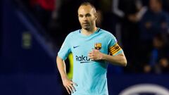 El Barça presenta la camiseta conmemorativa de Iniesta