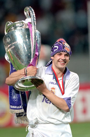 El delantero español consiguió ganar 3 Champions con el Madrid (1998,2000 y 2002). Con la llegada de Ronaldo vio reducido su número de minutos y primero se marchó cedido al Mónaco, regresó al Real Madrid pero en enero de 2005 ficha por el Liverpool entrenado por Benítez.