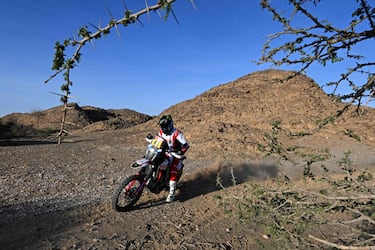 Ross Branch, piloto del equipo Botswana del Hero Motosports, durante la etapa 7 entre Riyad y Al Duwadimi.