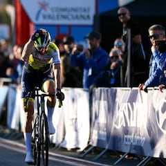 Rui Costa triunfa a lo grande en Valencia con un doblete