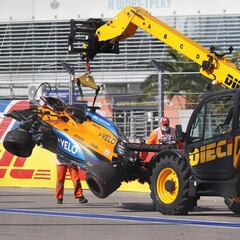 Carlos Sainz, al muro en Sochi