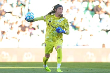 Carlos Acevedo y los números que lo colocan como el más goleado del torneo