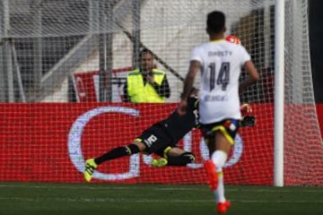 El amargo debut de Guede en Colo Colo, en imágenes