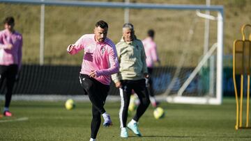 Seferovic durante su primer entrenamiento con el Celta.