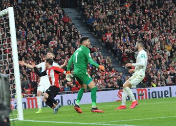 1-0. Iker Muniain marcó el primer gol.