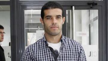 Casado, camino de la sala de Prensa.