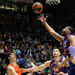 El Barça demuestra su solvencia ante Valencia