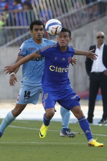 Posterior a su discreto paso por Quilmes de Argentina, llega a Universidad de Chile en el año 2011, en un vínculo por 2 años. Es aquí donde cumple su mejor campaña, tras conseguir el tricampeonato más la Sudamericana con los azules, y es uno de los indispensables en el plantel laico