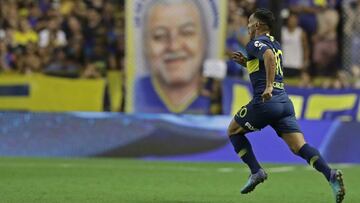 Boca Juniors' forward Carlos Tevez enters the field in replace of teammate Mauro Zarate during the Argentina First Division Superliga football match against Lanus at La Bombonera stadium in Buenos Aires, on February 17, 2019. (Photo by ALEJANDRO PAGN