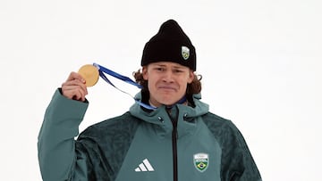 Milano Cortina 2026 Olympics - Alpine Skiing - Men's Giant Slalom Victory Ceremony - Stelvio Ski Centre, Bormio, Italy - February 14, 2026. Gold medallist Lucas Pinheiro Braathen of Brazil celebrates on the podium after winning the Men's Giant Slalom REUTERS/Christian Hartmann
