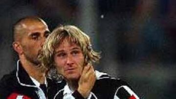 <b>POR TARJETAS.</B> El checo, uno de los ídolos de la afición juventina y uno de los elementos fundamentales en el esquema de Marcello Lippi, fue amonestado a poco del final, cuando su equipo ganaba por 3-0, y no podrá estar en Manchester por acumulación de tarjetas.