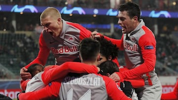 Soccer Football - Champions League - Group A - Lokomotiv Moscow v FC Salzburg - RZD Arena, Moscow, Russia - December 1, 2020  FC Salzburg&#039;s Mergim Berisha celebrates scoring their second goal with teammates Pool via REUTERS/Maxim Shipenkov