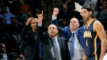 Messina, en uno de los partidos que dirigió a los Spurs en 2014.