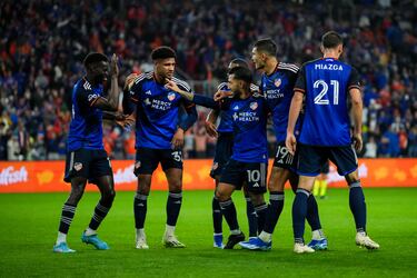 Cincinnati y St. Louis, lderes con caminos dispares