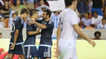 Agüero y Lavezzi guiaron el contundente triunfo de Argentina sobre Bolivia en Houston, Texas, Estados Unidos.