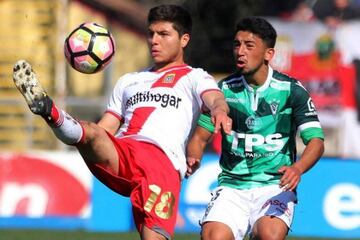 Durante 2017, el lateral de la UC fue cedido a préstamo a Curicó.