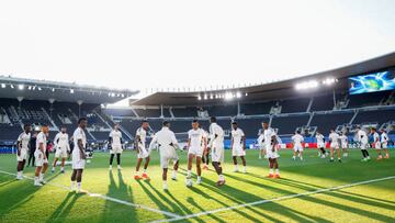 Los jugadores del Real Madrid, durante su entrenamiento en Helsinki.