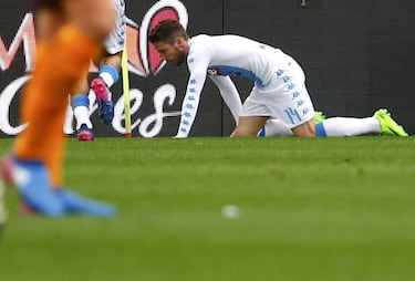 Mertens marks his territory in Roma - Napoli match
