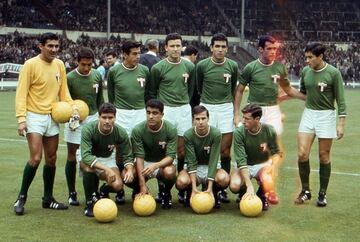 El debut de la Selección Mexicana en la Copa del Mundo del 1966, fue ante Francia, la primera ocasión que el Tricolor sumó un punto en la historia del certamen. Los aztecas empataron a un gol con los galos gracias a los tantos de Hausser y de Enrique Borja. Aquella vez, el conjunto nacional fue eliminado en primera fase.
