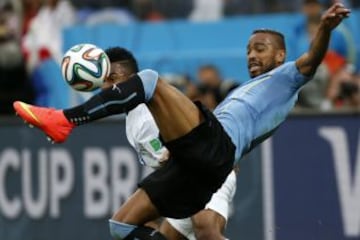 Alvaro Pereira fue campe&oacute;n con Uruguay en 2011.