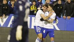 Iván Azón y Lluis López celebran un gol.