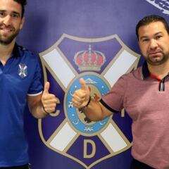 Carlos Ruiz renueva por un a?o