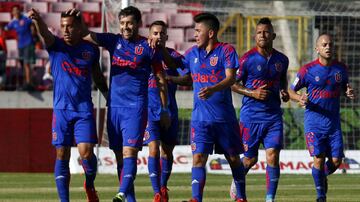 La fusión de tres clubes deportivos universitarios en mayo de 1927, vinculados a la máxima casa de estudios del país, generó al Club Universitario de Deportes de Chile, cuya división futbolera avanzó hasta convertirse en uno de los grandes del fútbol andino. La época del 'Ballet Azul', en los 60, enamoró a los aficionados y, a pesar de un descenso en 1989, el equipo no perdió su estirpe ni su arrastre social. Marcelo Salas salió de sus filas.