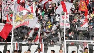 <b>EN EL BUEN CAMINO. </b>El Rayo entra al campo siempre con el apoyo de una afición encomiable.