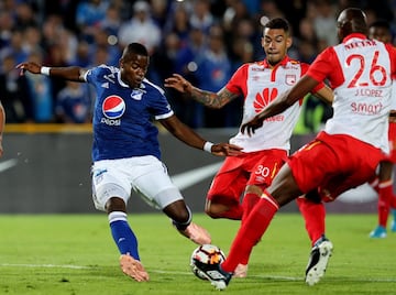 El Campín volvió a ser el escenario de un clásico histórico. Santa Fe y Millonarios tuvieron que irse hasta los penales para definir el clasificado a los cuartos de final de la Copa Sudamericana, serie en la que ganó el equipo cardenal.