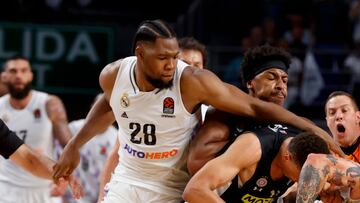 A falta de 2:16 Llull realizó una dura falta sobre Kevin Punter con 80-95 en el marcador. El estadounidense se giró para encarar al balear y Deck se lanzó con enorme agresividad sobre Punter, que salió disparado hacia atrás. Entonces apareció Yabusele, que le hizo una llave de judo a Exum, que acabó por el suelo.  