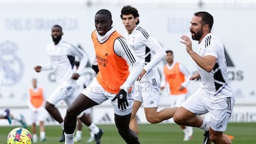 Mendy, durante un lance en el partidillo de entrenamiento.