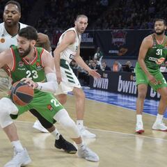 El Baskonia toma aire en la Euroliga tras ganar al PAO