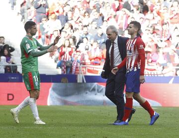 Minutos antes del descanso un lance entre Lucas y Calleri terminó con el jugador rojiblanco lesionado y tuvo que sustituido por José María Giménez.