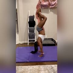 Lleva ya 5M y no para de subir: el inimitable challenge de Simon Biles quitándose los pantalones con los pies