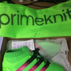 Assou-Ekotto y sus botas: "No quiero marcas, son de Ebay"