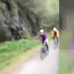 Es difícil de explicar y cruel: vean lo que hace esta camioneta a los ciclistas que adelanta
