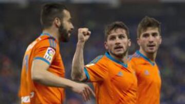 Piatti y Parejo toman Cornellà y meten al Valencia en Champions