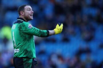 As our main stopper we've picked Paddy Kenny (Jennings pushed him all the way!). who played for Neil Warnock at Bury, Sheffield United, QPR and Leeds. They must have a special bond as earlier this year the same manager signed him for his new gig at Rother