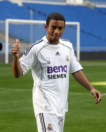 Llegó en el invierno de 2006, el Madrid pagó por él al Fluminense 6 millones de euros. Apenas utilizado por Capello (6 partidos), cogió protagonismo con Schuster y Juande, que le colocó de interior. Ahí explotó, y actualmente es imprescindible.