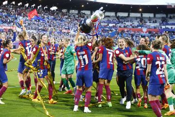 El Barcelona no encontr車 rival en una Real Sociedad que estuvo nerviosa y nunca logr車 competir. Ona (2), Salma, Graham (2), Mariona (2) y Pina, goleadoras.