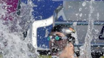 <b>RABIA EN EL AGUA. </b>Rafa Muñoz reacciona con pasión tras ganar el oro en los 50 mariposa, ayer, en la piscina de Isla Margarita en Budapest. Hizo una marca de 23.17.